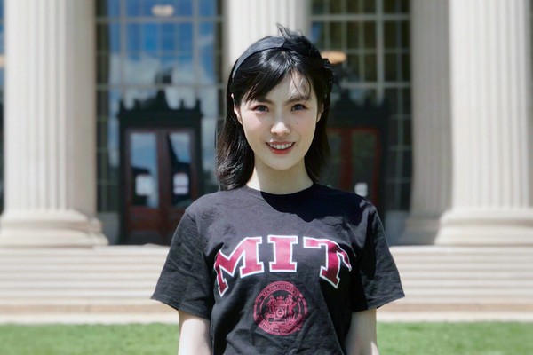 MITCarina Hong, ahli matematika lulusan MIT dan Oxford