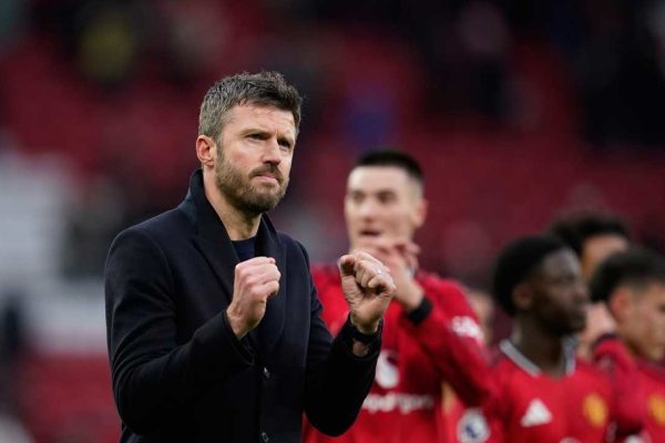 Pelatih kepala Manchester United, Michael Carrick
